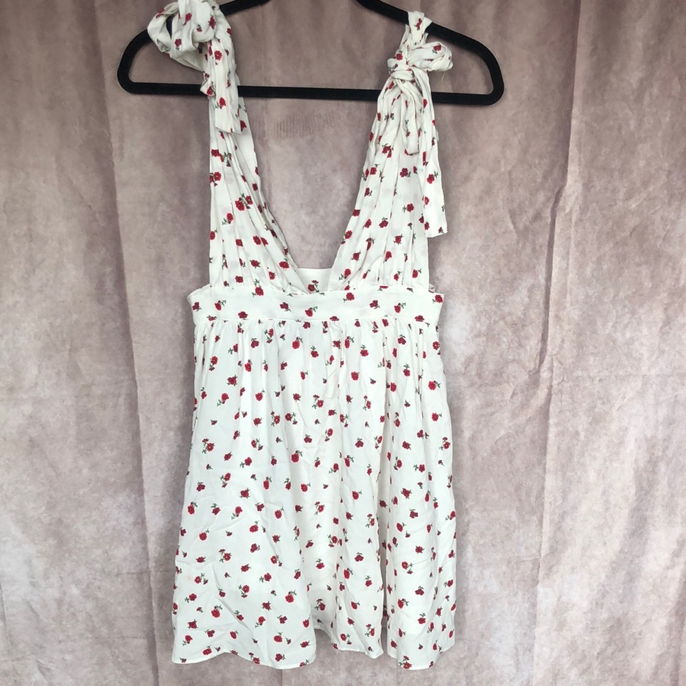 Plunge neck floral dress with adjustable straps. Forever21 small